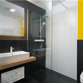 5 bedroom villa with pool near Pula, sleeps 10-12